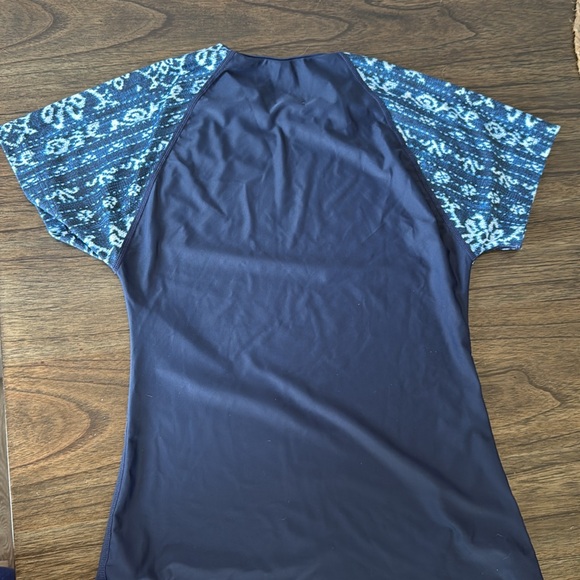 RipCurl Rashgaurd - Picture 3 of 4